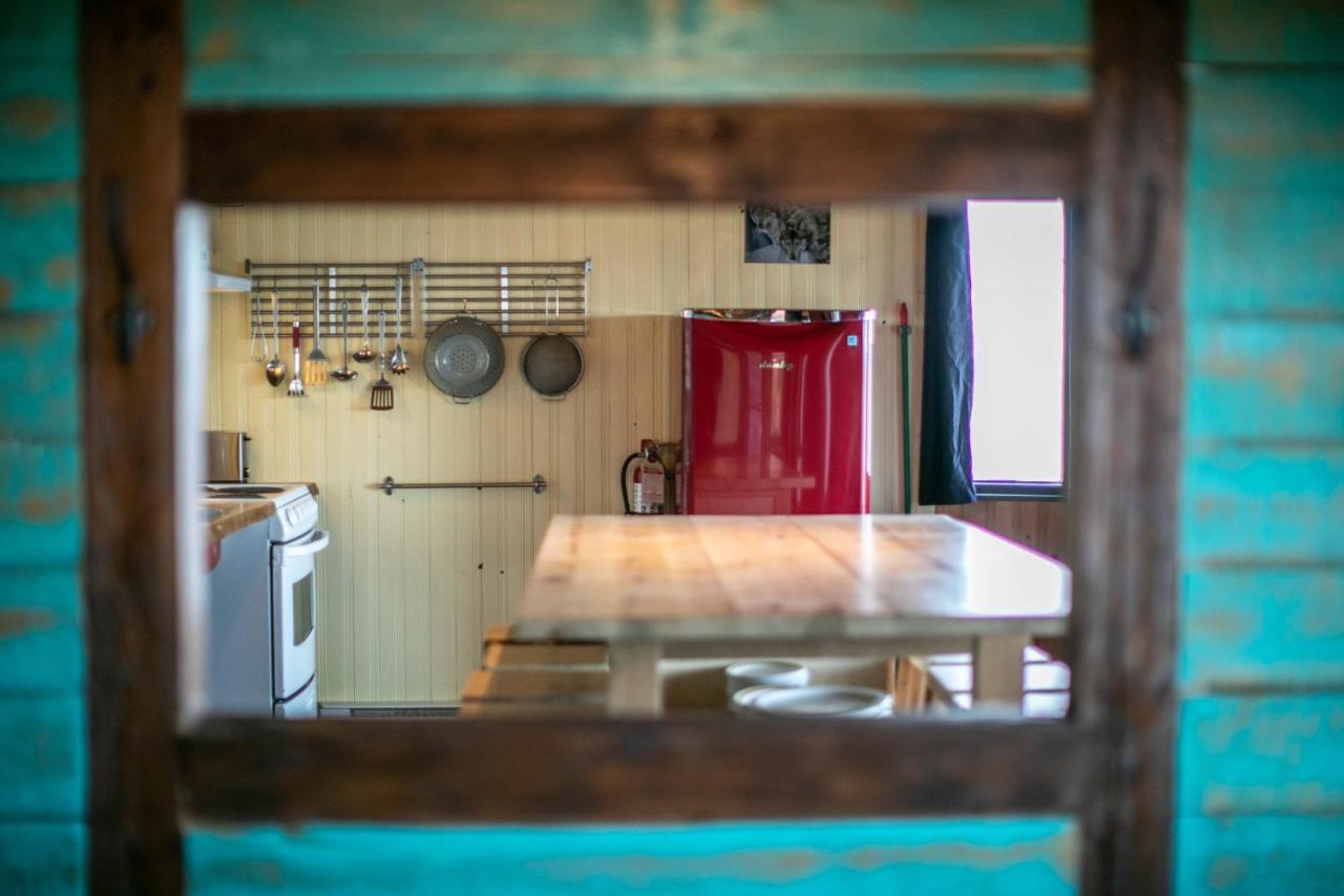 Auberge Festive Sea Shack Sainte Anne-des-Chênes Exterior foto